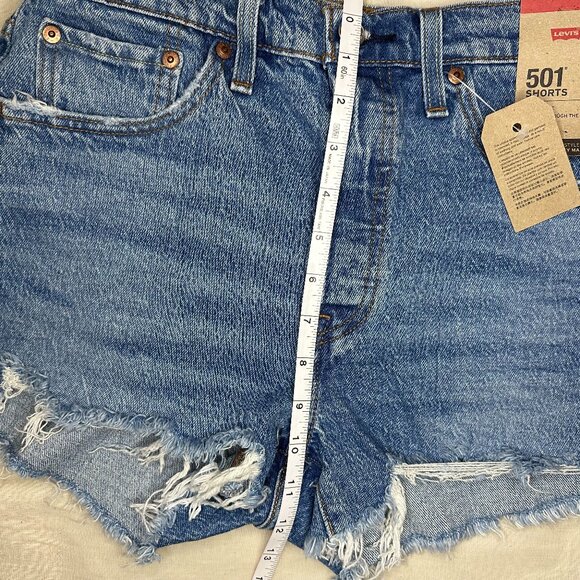 Levi's 501 Shorts - Picture 4 of 6